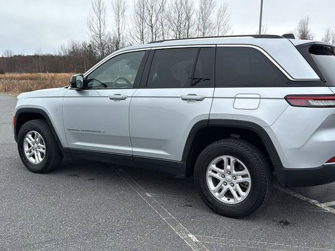 Used 2022 Jeep Grand Cherokee Laredo w/ Luxury Tech Group I image 10