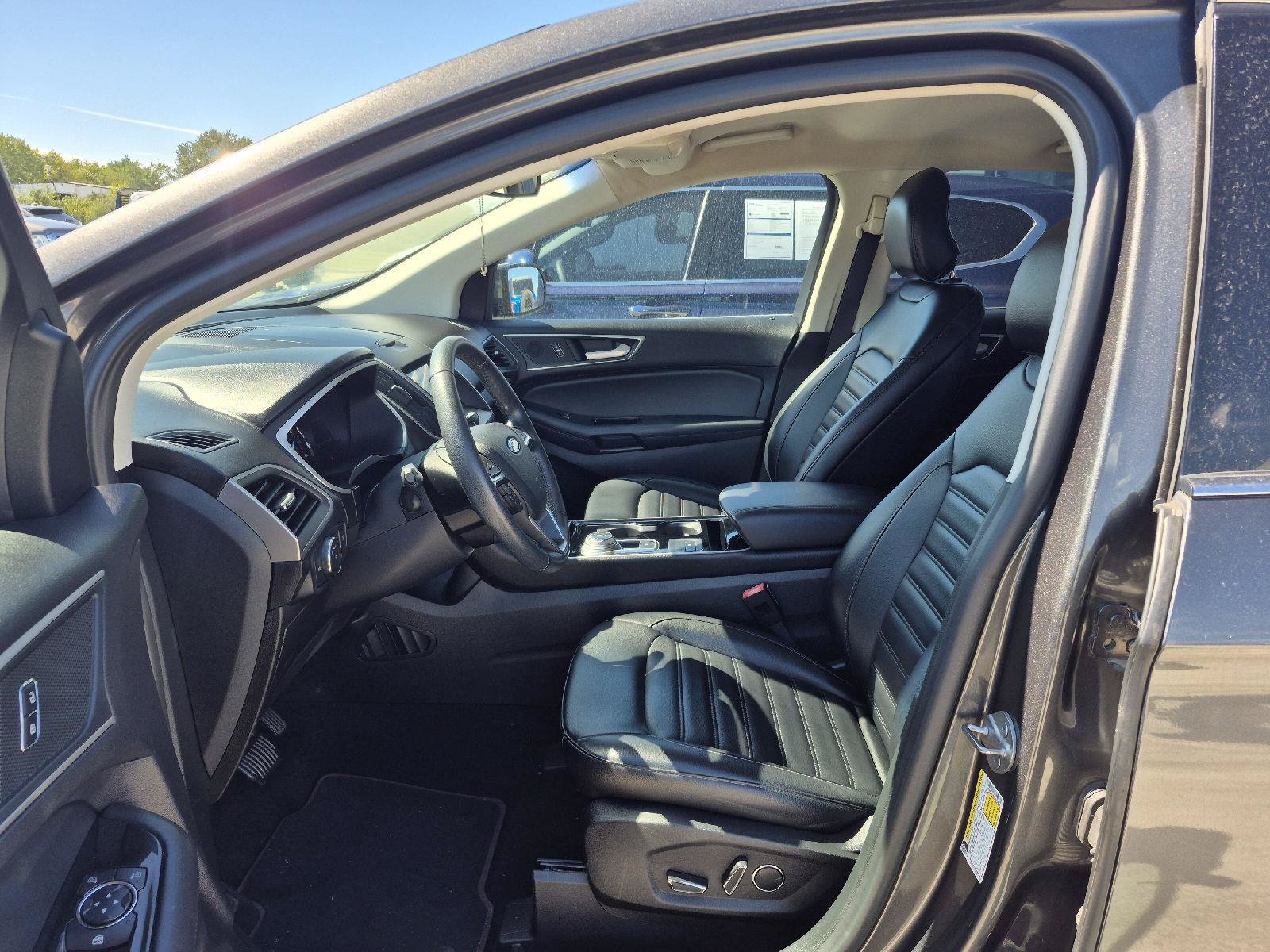Used 2019 Ford Edge SEL w/ Equipment Group 201A FWD image 2