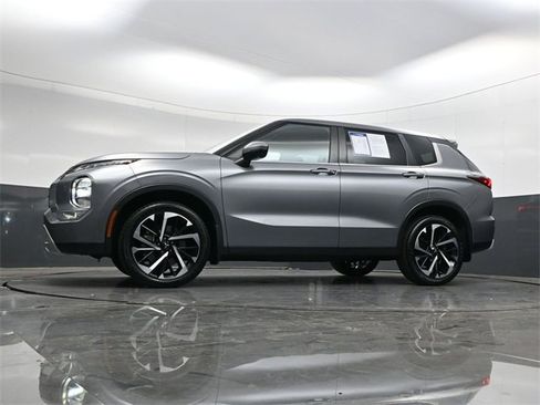 Used 2023 Mitsubishi Outlander SE image 34