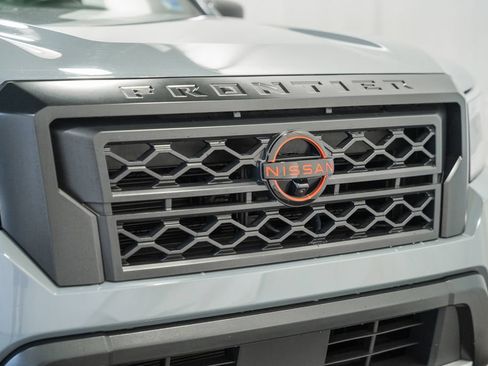 Used 2024 Nissan Frontier PRO-4X w/ Pro Premium Package AWD/4WD image 10