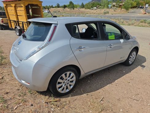 Used 2015 Nissan Leaf S w/ Charge Package FWD image 4