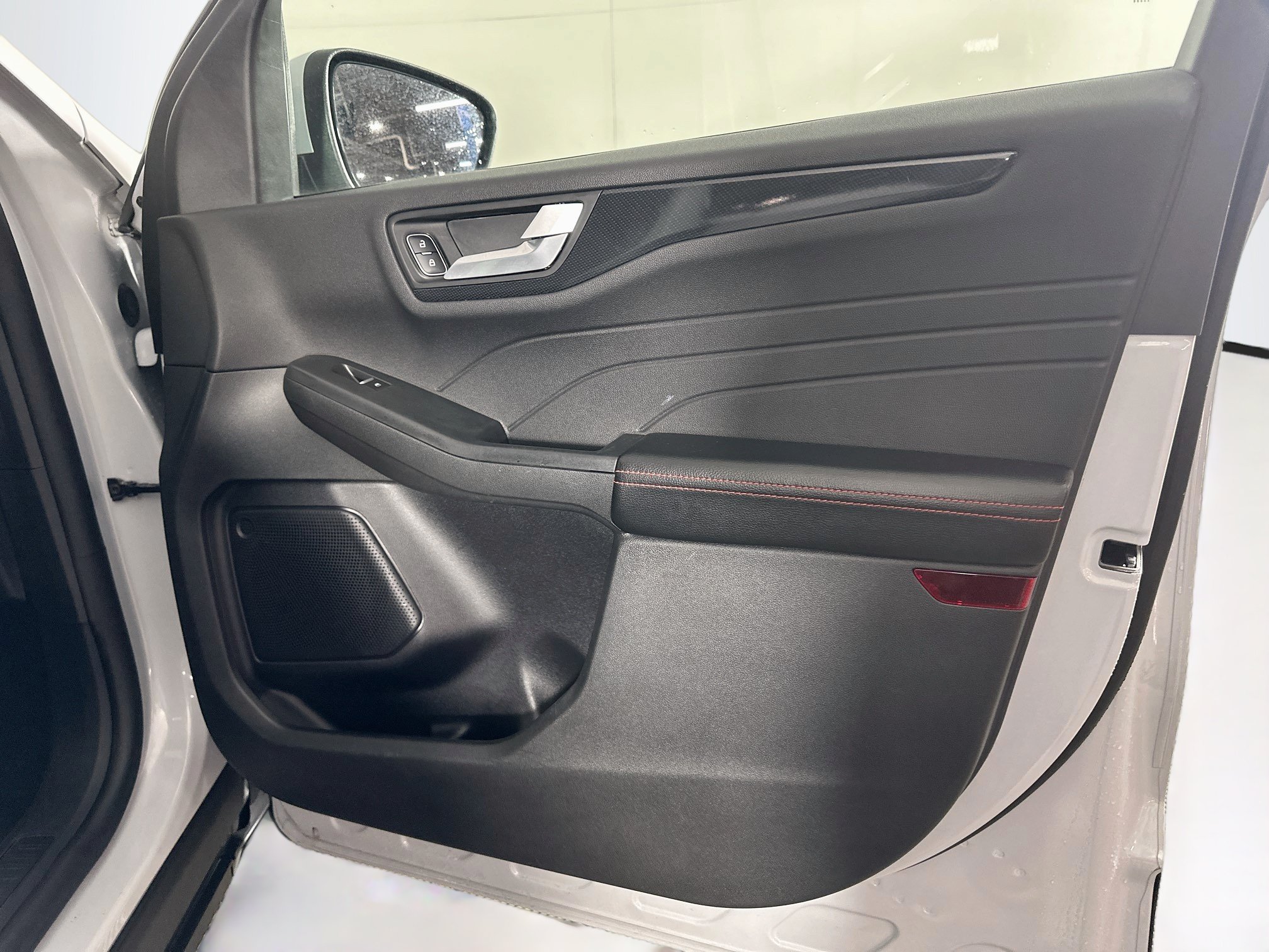 Used 2025 Ford Escape ST-Line Select AWD/4WD image 32