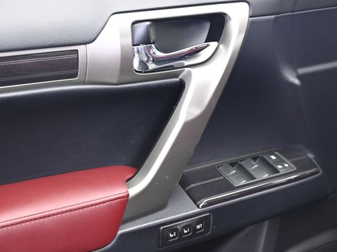 Used 2021 Lexus GX 460 Luxury w/ Accessory Package image 26