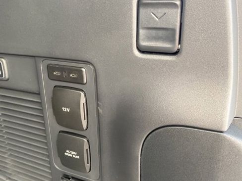 New 2025 Ford Expedition Active image 13