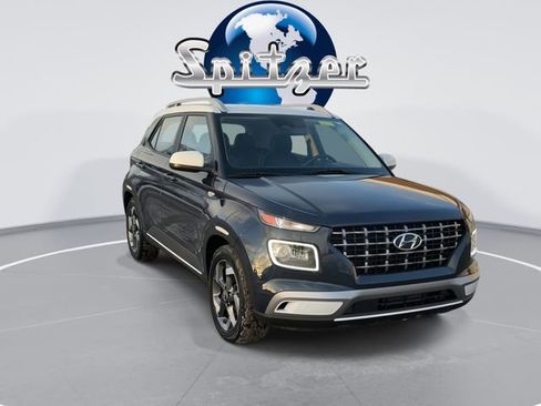 Used 2023 Hyundai Venue Limited w/ Cargo Package image 2