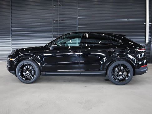 Certified 2024 Porsche Cayenne Coupe AWD/4WD image 2