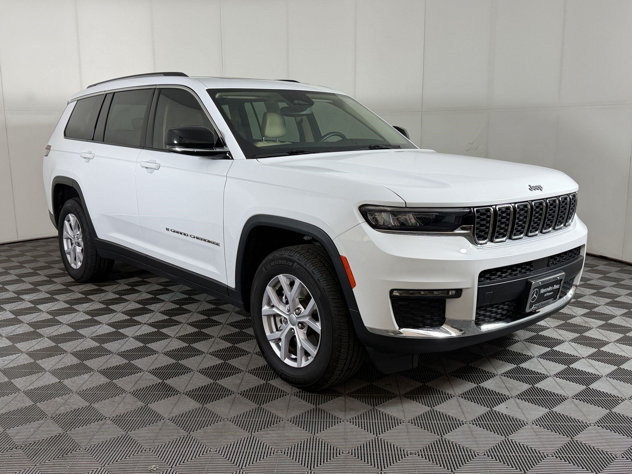 Used 2021 Jeep Grand Cherokee L Limited AWD/4WD image 7