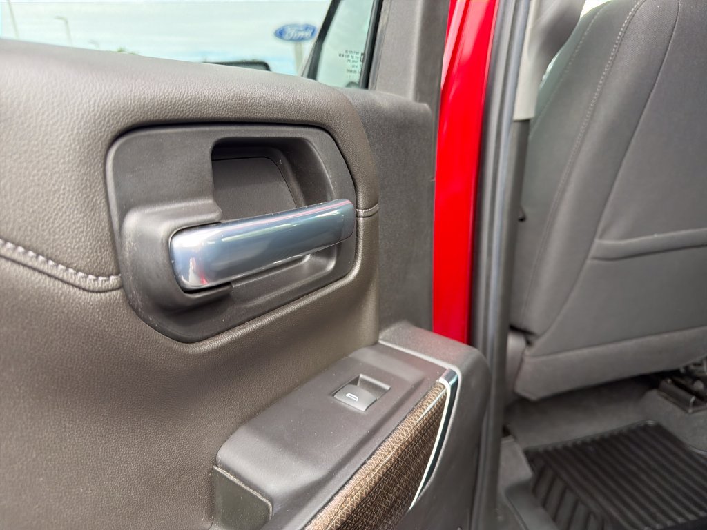 Used 2022 Chevrolet Silverado 1500 RST AWD/4WD image 32