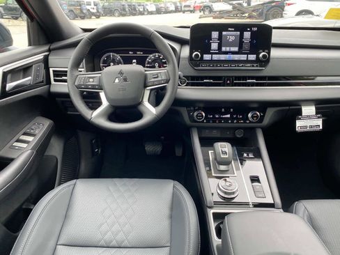 New 2025 Mitsubishi Outlander 4WD Plug-In Hybrid image 9