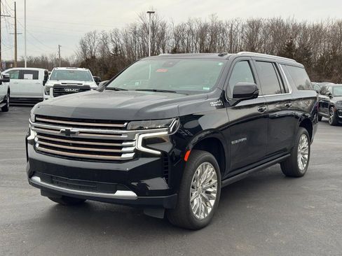 Used 2024 Chevrolet Suburban High Country image 11
