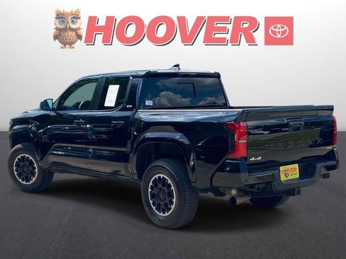 Used 2024 Toyota Tacoma SR5 AWD/4WD image 8
