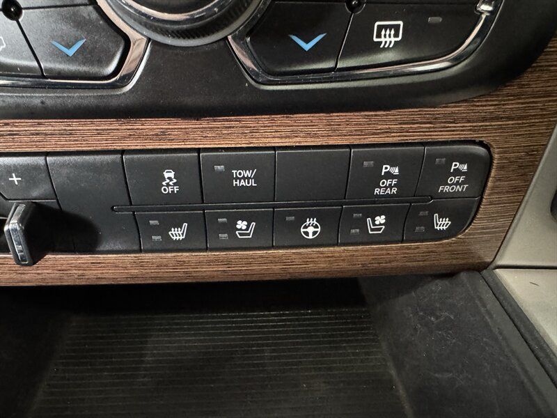 Used 2016 RAM 1500 Laramie w/ Convenience Group AWD/4WD image 11