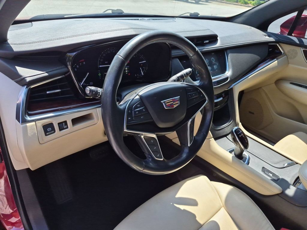 Used 2019 Cadillac XT5 Luxury FWD image 16