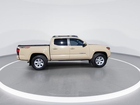Used 2018 Toyota Tacoma TRD Sport w/ Technology Package AWD/4WD image 9