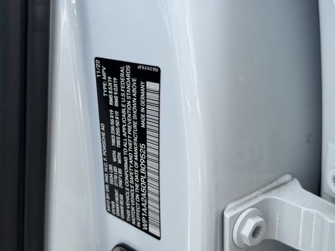 Certified 2023 Porsche Macan AWD/4WD image 40