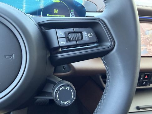 New 2026 Porsche Macan 4 Electric AWD/4WD image 35