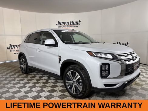 Used 2025 Mitsubishi Outlander Sport 2.0 ES image 4