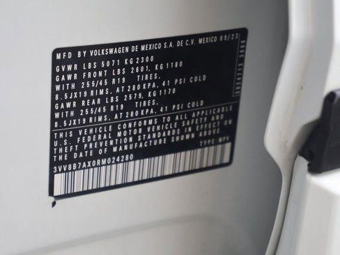 Used 2024 Volkswagen Tiguan SE R-Line image 56