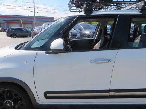 Used 2014 FIAT 500L Trekking w/ Popular Equipment Group FWD image 31