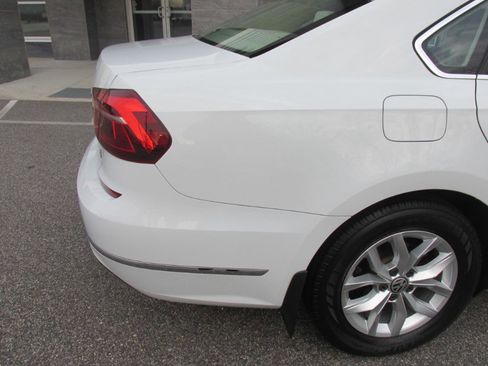 Used 2017 Volkswagen Passat 1.8T S image 31