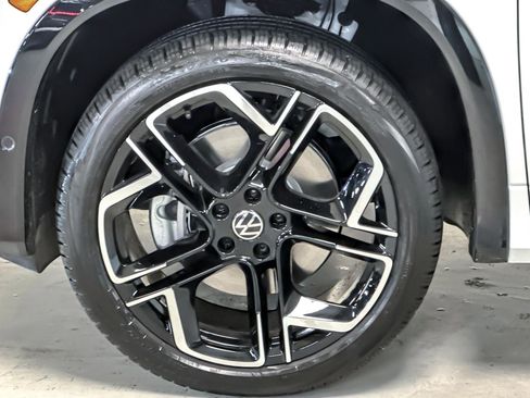 New 2026 Volkswagen Tiguan SEL R-Line image 25
