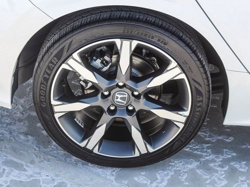 Certified 2025 Honda Civic Sport Touring image 9