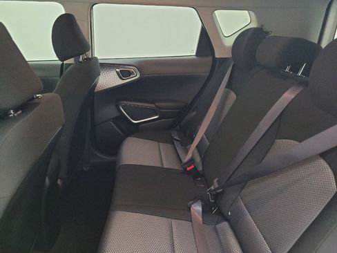 Used 2025 Kia Soul LX FWD image 18