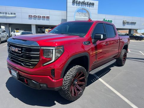 Used 2024 GMC Sierra 1500 AT4 w/ Technology Package AWD/4WD image 5
