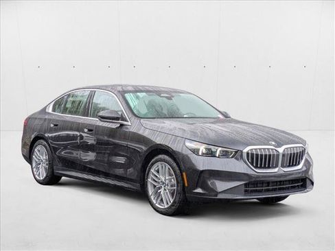 Used 2025 BMW 530i xDrive 530i xDrive w/ Premium Package image 7
