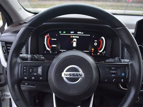 Used 2021 Nissan Rogue Platinum image 32