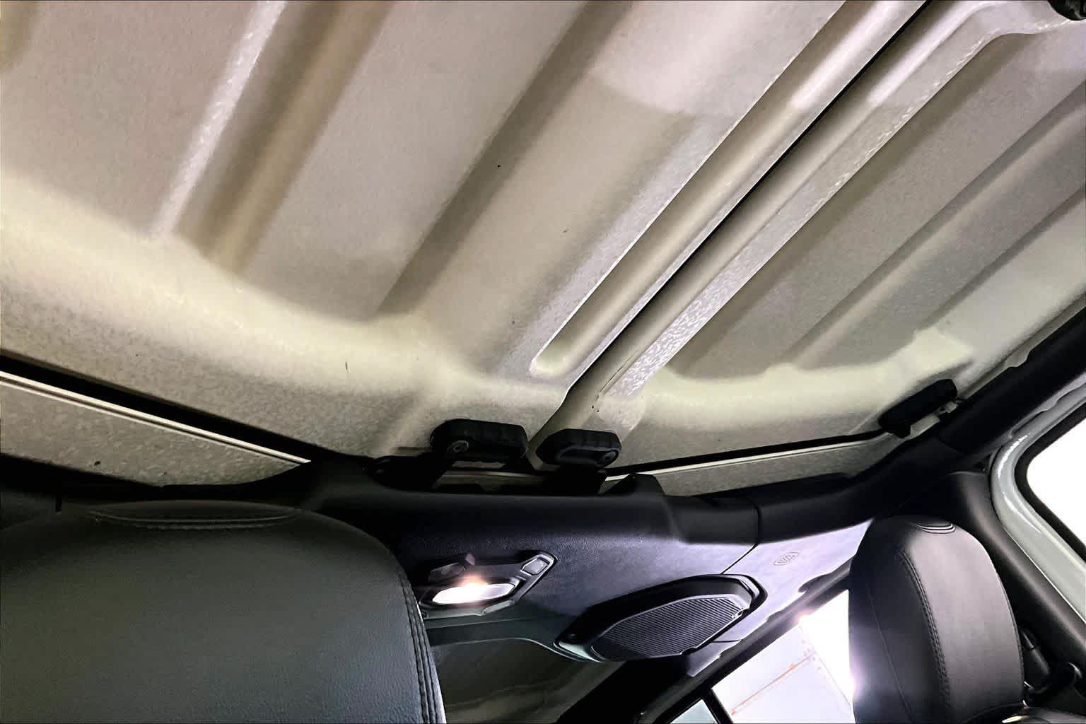 Used 2018 Jeep Wrangler Unlimited Sahara w/ Dual Top Group AWD/4WD image 14