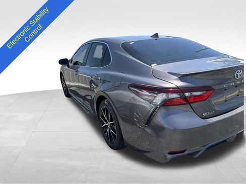 Used 2021 Toyota Camry SE FWD image 6