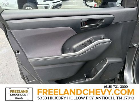 Used 2023 Toyota Highlander L image 27