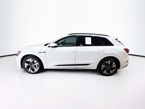 Used 2022 Audi e-tron Premium w/ Convenience Plus Package AWD/4WD image 4