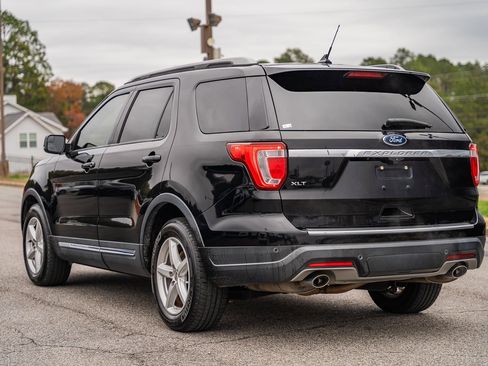 Certified 2018 Ford Explorer XLT w/ Equipment Group 202A image 5