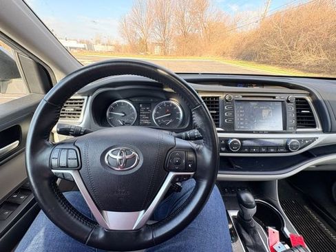 Used 2018 Toyota Highlander XLE image 14