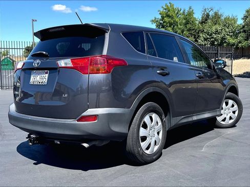 Used 2013 Toyota RAV4 LE FWD image 2