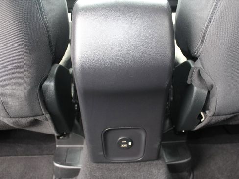 Used 2022 Ford Escape SE image 38