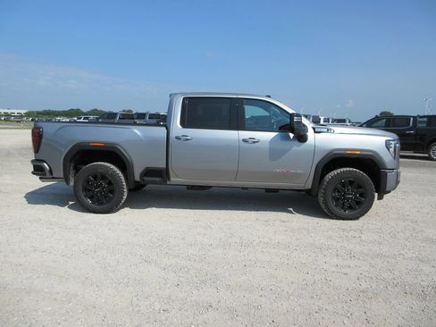 New 2026 GMC Sierra 2500 AT4 AWD/4WD image 3