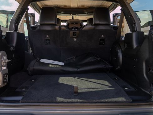 Used 2020 Jeep Wrangler Unlimited Sahara w/ Uconnect 4C Nav & Sound Group AWD/4WD image 10