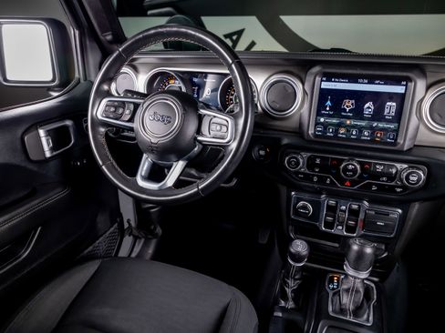 Used 2019 Jeep Wrangler Unlimited Sahara image 6