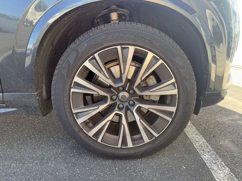 Certified 2022 Volvo XC90 T6 Momentum w/ Climate Package image 12