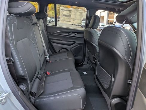New 2025 Jeep Grand Cherokee Laredo X image 29