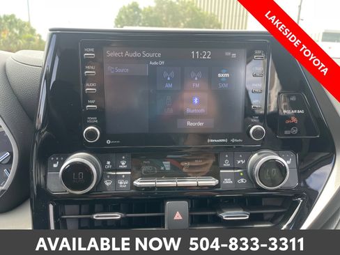 Used 2022 Toyota Highlander XLE FWD image 33