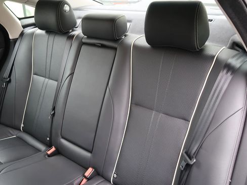 Used 2019 Jaguar XJ R-Sport image 19