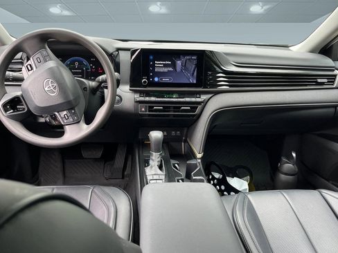Used 2025 Toyota Camry LE w/ Convenience Package FWD image 8