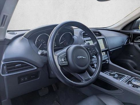Used 2020 Jaguar F-PACE Premium image 10