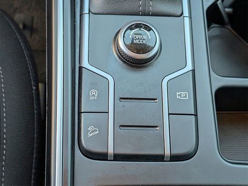 Used 2023 Kia Sorento LX image 19