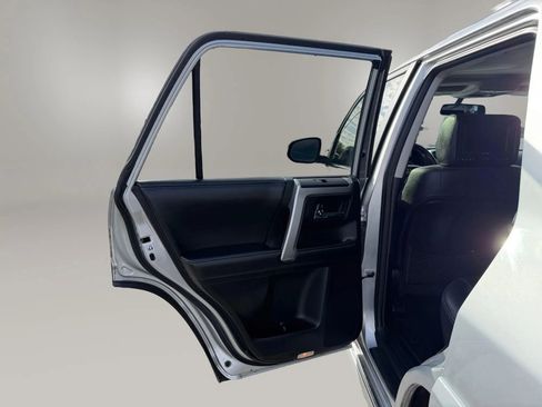 Used 2015 Toyota 4Runner Limited AWD/4WD image 32