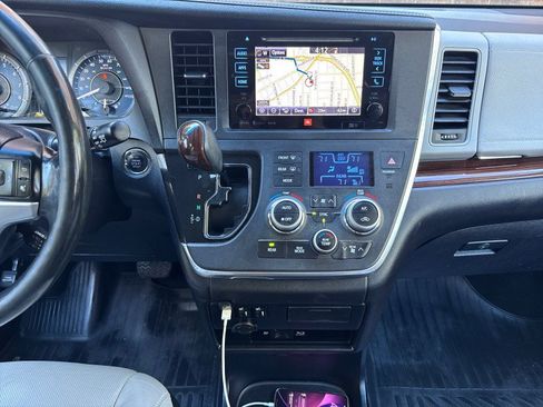 Used 2017 Toyota Sienna Limited Premium AWD/4WD image 21